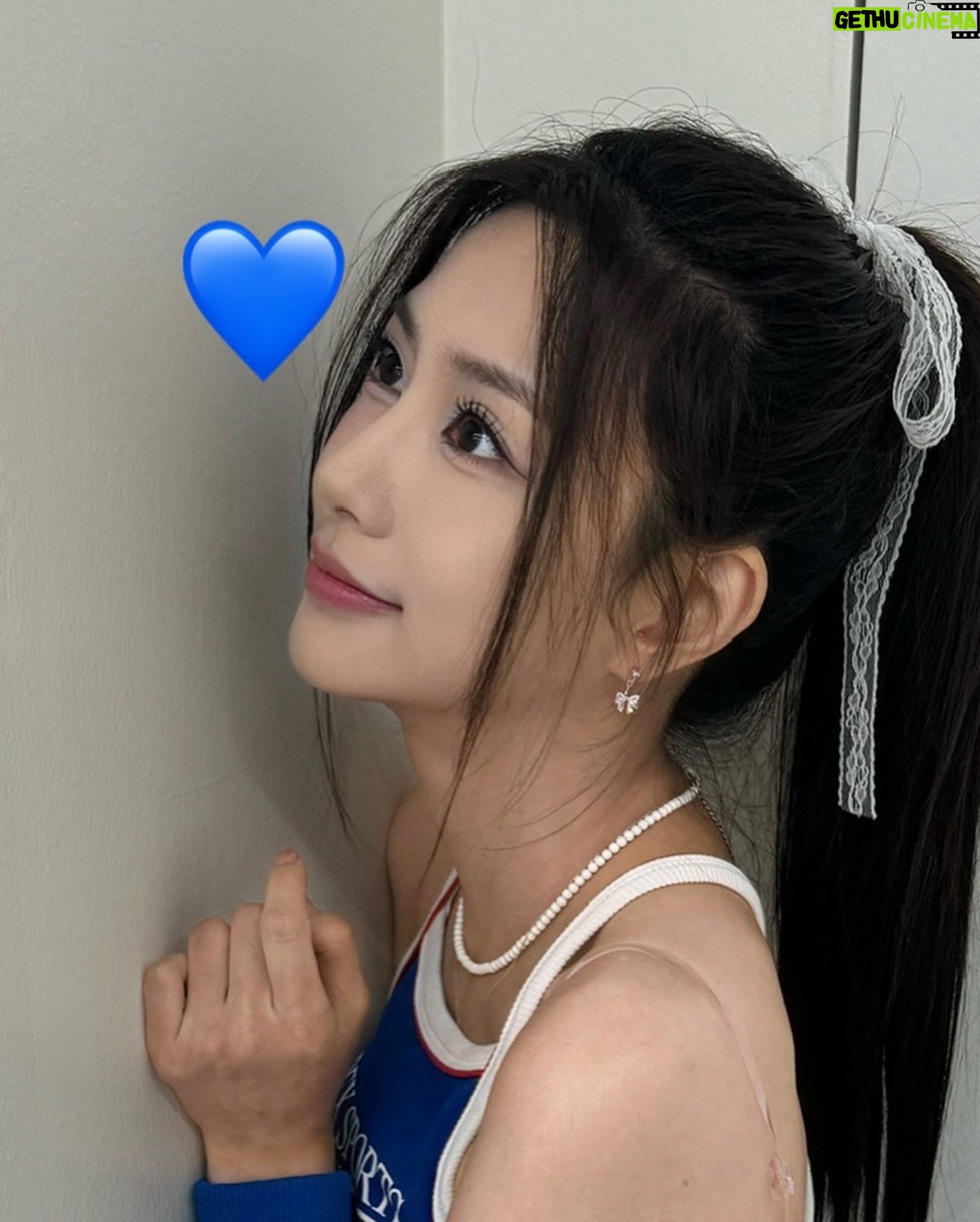 Oh Ha-young - 44.1K Likes - 파랑파랑 💙
관객분들 모두가 무대를 잘 즐겨주셔서 빵터진거였어 🤣