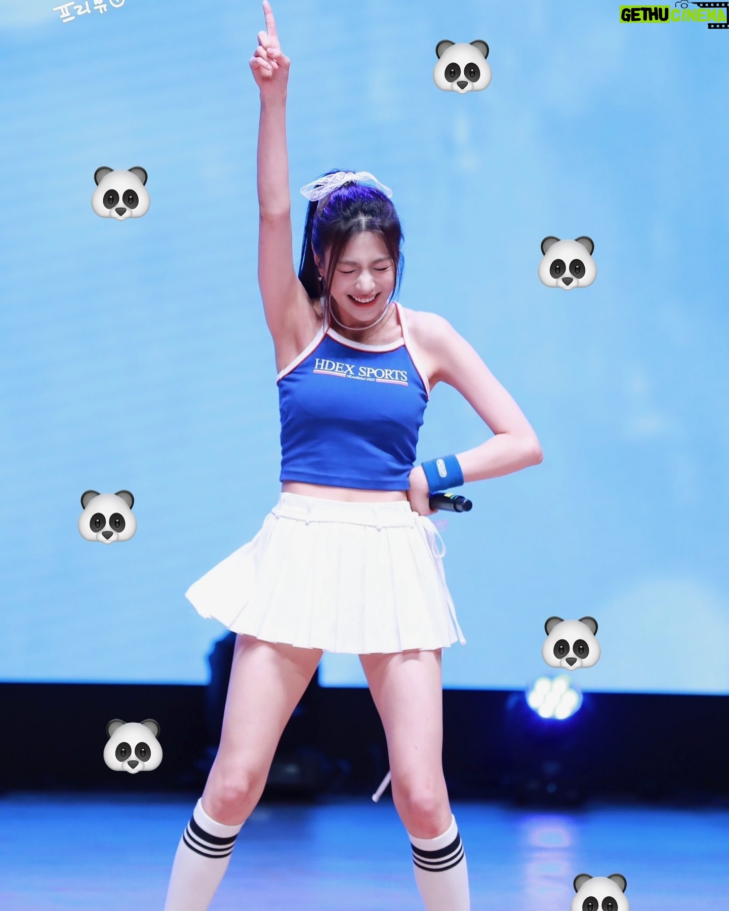 Oh Ha-young - 44.1K Likes - 파랑파랑 💙
관객분들 모두가 무대를 잘 즐겨주셔서 빵터진거였어 🤣