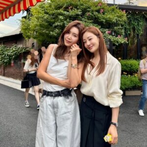 Oh Na-ra Instagram - 정안이랑 #현무카세 재밌게 놀다왔어요.
내 배꼽버튼 #채정안 넘 쓰릉해💚💚
진짜 맛있었냐고 많이 물어보시네요.
오무라이스🍛 먹음서 방송중인걸 까먹을정도로 계속  먹었어요. 현무씨 요리솜씨 인정!! 지석쓰 진행솜씨 인정🫡