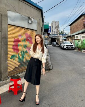 Oh Na-ra Instagram - #갬성골목
여름 한 가운데🌞