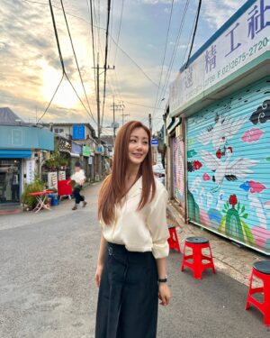 Oh Na-ra Instagram - #갬성골목
여름 한 가운데🌞