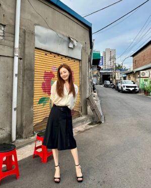 Oh Na-ra Instagram - #갬성골목
여름 한 가운데🌞