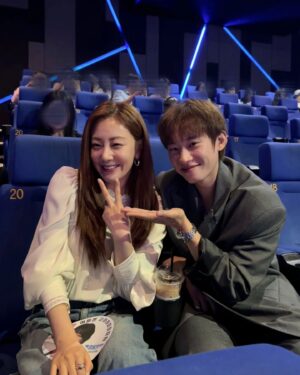 Oh Na-ra Instagram - 가장 반가웠던 #티라미수왕자님 #김성철배우
본인은 부끄럽다고 손사래를 치지만 
난 이제 시작인걸?🤭
#영화파일럿_vip_시사회