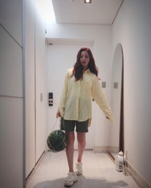 Oh Na-ra Instagram - #수박 사왔...🍉🍉🍉🍉🍉
찍찌 말그 받으라!🤨