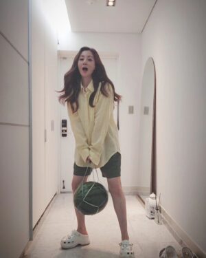 Oh Na-ra Instagram - #수박 사왔...🍉🍉🍉🍉🍉
찍찌 말그 받으라!🤨