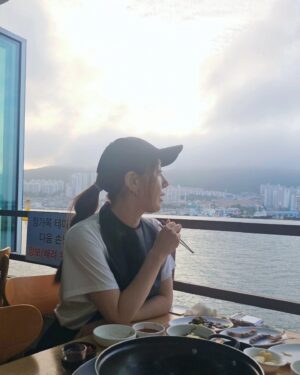 Oh Na-ra Instagram - #백반기행_온주완 편보고 먹으러갔던 #하모샤브샤브
#천상의맛
다먹고 계산하려는데...
주완이가 직접 전화해서 대신 계산해줬다고🤩
멋진놈. 낭만을 아는 놈.  고맙다~~
여수여행 성공!!🙌