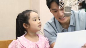 Oh Sang-jin Instagram - 수아와 함께한 가글송
대한민국 최고의 동요 거장과 함께 만든 가글송의 여운이 아직도….

울 딸 노래실력 어떤가요?

@garglin_official 

#가족의가글을all바르게 #가그린 #어린이가글송