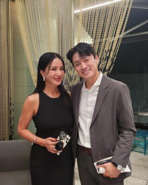 Oh Sang-jin Instagram - 자립하는 청소년들을 위한 자선행사
비록 소심함에 뭍혀 제대로 된 비딩은 못했었다만
좀 더 큰 사람이 되어 많은 것을 나눌 수 있는 사람이 되고 싶었던 저녁.

나눔의 클래스를 보여준 정화누나 @umaizing 
그리고 다시 뵈어 반가웠던 봉진의장님 @bongjin.kim 
좋은 기회주신 번개장터 최재화 대표님 
국민mc같은 진행력의 데일리패션 혜영 대표님 @dailyfashion_news 
초반의 어색함을 잘 극복하게 해주신 탈리다쿰 채문선 대표님 
옥션을 다 찢어놓으신 나탈리 리 미스터포터 총괄님
오랜만에 뵈어 반가웠던 비채나 조희경 대표님
가장 갖고 싶은 기부품이었던 책을 기증해 주신 톰브라운 박주원 대표님 @mr.juwon_park 
이제는 친동생같은 현민이 @minihkim 
모두모두 반가웠고 감사드립니다!