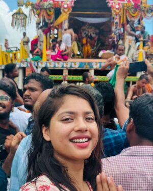 Oindrila Bose Instagram - প্রভু আমার, প্রিয় আমার পরম ধন হে
চিরপথের সঙ্গী আমার চিরজীবন হে

#jayjagannath #puri #positivity #postoftheday