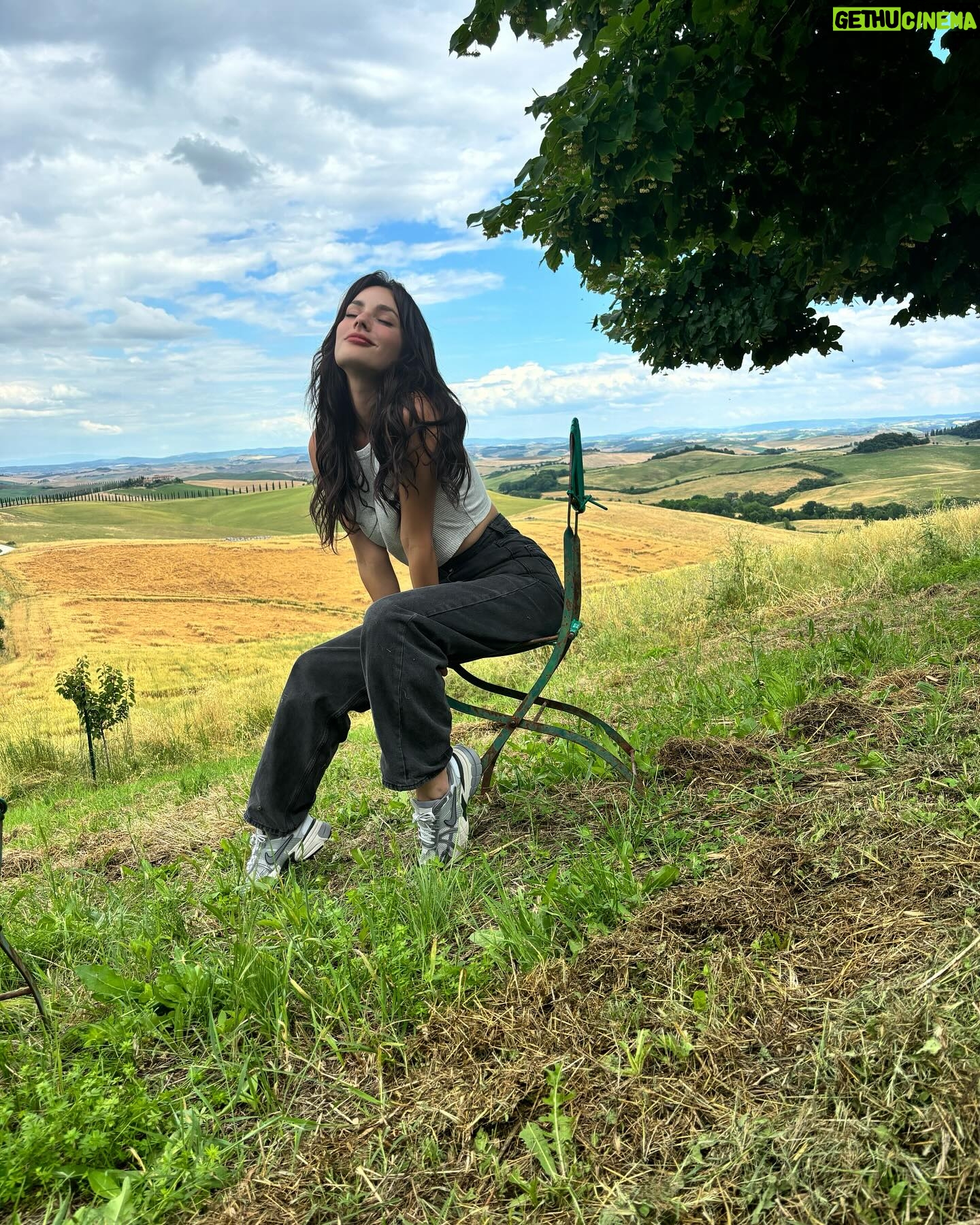 Oka Giner - 42.1K Likes - Hoy conocimos la Toscana italiana y el olor a alfalfa nos hizo recordarte mucho papá. ❤️
Acá te cuido a tu Lorena.