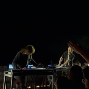 Ólafur Arnalds Instagram - Live with the iconic @kiasmos_ 🤍 

@sisteron_maville 
📷 @maxime_chermat
