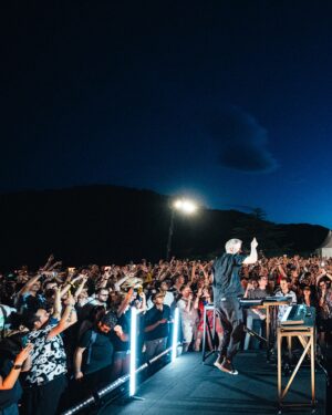 Ólafur Arnalds Instagram - Live with the iconic @kiasmos_ 🤍 

@sisteron_maville 
📷 @maxime_chermat