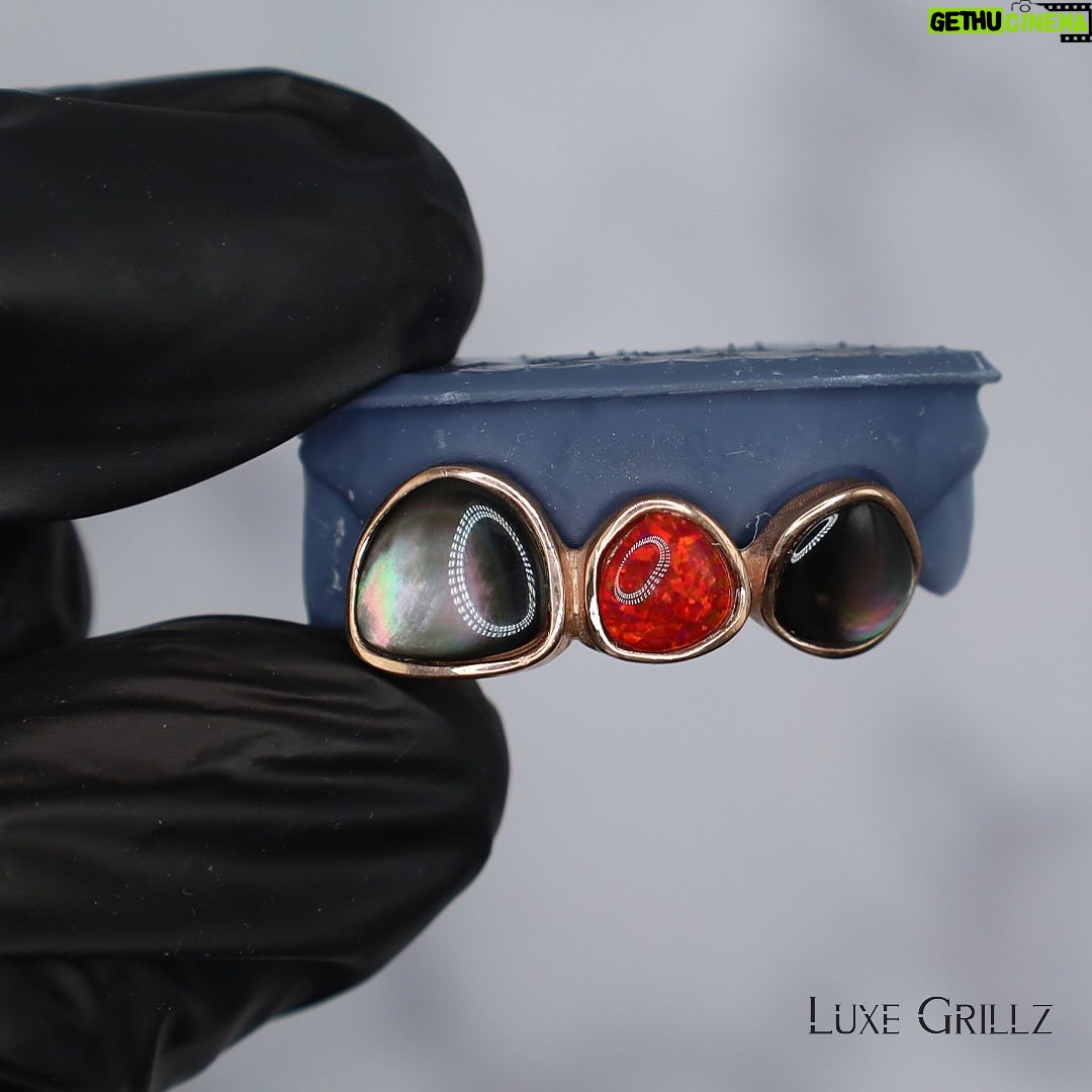 Olan Prenatt - 19K Likes - 3 Tooth Grillz w Black Pearl Red Opal
Designed for @olanprenatt
DM us to start working on your Custom Grillz 💎 😃
www.luxegrillz.com
#Grillz #CustomGrillz #GrillzLosAngeles #GrillzNearMe #LuxeGrillz #DiamondGrillz #OpalGrillz #PearlGrillz #BlackPearl #ToothGems
