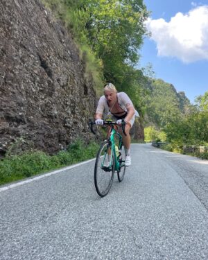 Oleg Tinkov Instagram - Keep pushing, keep pedaling🙏. Continue my recovery with 3watt/kg in 48minutes effort to Cipolaio. Not 4,5w/kg used to be, but after all, i am still as strong as @mario_cipollini .😜
#fortedeimarmi is the best for #cycling especially if you stay #ladatcha. @la.datcha in Forte still have May/June in 2025, the rest is SOLD OUT🔥 #leukemia