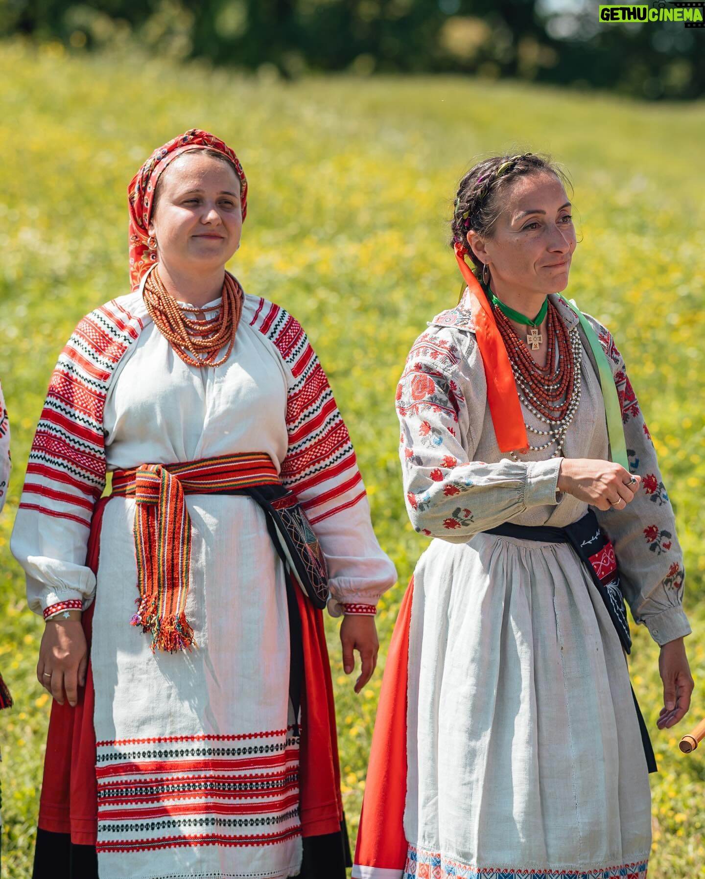 Oleh Skrypka - 596 Likes - Ще трішки ваших неймовірних фото з першого дня фестивалю 💚
Більше фото шукайте у нас на фейсбук 😌
Посилання на квитки в шапці профілю. До зустрічі! 😉
📍Національний ботанічний сад імені Миколая Гришка
(Вулиця Садово - Ботанічна, 1)
⏰21, 22, 23 червня з 12:00 до 21:00
📢Найближче укриття: станція метро “Звіринецька” — 1800 метрів
📸Фото: @maxx_tarasenko
#країнамрій #фестивалькраїнамрій #олегскрипка #етнофестиваль #фестиваль #фестивалькиїв #етніка #воплівідоплясова #українськакультура #етно