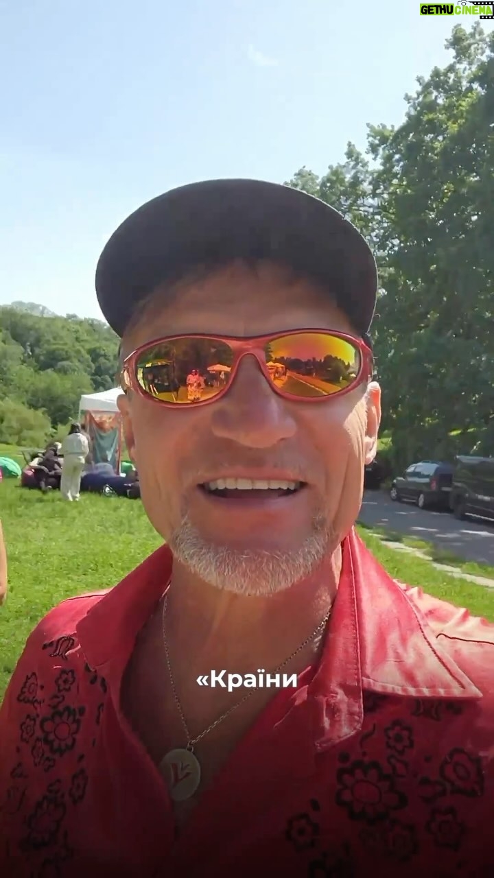 Oleh Skrypka - 410 Likes - «Країна Мрій» — сімейне свято, що обʼєднує серця та змінює долі💚
Друзі, а у вас є цікаві історії, пов’язані з «Країною Мрій»? Поділіться в коментарях ✨
Посилання на квитки в шапці профілю. До зустрічі! 😉
📍Національний ботанічний сад імені Миколая Гришка
(Вулиця Садово - Ботанічна, 1)
⏰21, 22, 23 червня з 12:00 до 21:00
📢Найближче укриття: станція метро “Звіринецька” — 1800 метрів
#країнамрій #фестивалькраїнамрій #олегскрипка #етнофестиваль #фестиваль #фестивалькиїв #етніка #воплівідоплясова #українськакультура #етно