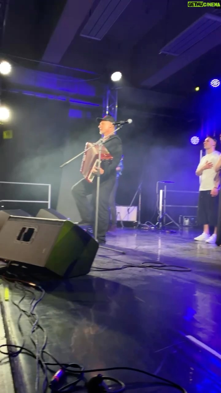 Oleh Skrypka - 338 Likes - Харкове, дякую за теплу зустріч❤️
Гімн України — символ нескореності та стійкості. Він несе в собі віру в нашу силу та незламність! Нехай він завжди лунає в кожному українському місті. Дякую, що заспівали разом в сильному та незламному місті.
Слава Україні! Героям Слава! 🇺🇦
#олегскрипка #воплівідоплясова