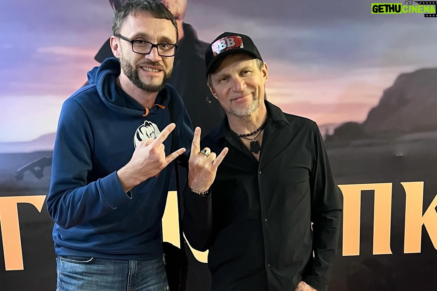 Oleh Skrypka - 433 Likes - Символічно 14 березня на День Добровольця був презентований кліп на пісню легендарного Олега Скрипки - «Номад».
Захід проводився з благодійною метою, підтримати батальон «Ягуар»🇺🇦
«ЯГУАР» - перший батальйон оперативного призначення 14 бригади Національної гвардії України «Червона Калина». Бригаду було створено на базі 8 полку нгу під час кампанії «Гвардія Наступу». Саме 8 полк носив ім’я «Ягуар», тому було вирішено обрати цю назву для основного і найпотужнішого батальйону бригади. Бойовий шлях батальйону почався ще до початку повномаштабного вторгнення на Донеччині. Далі було звільнення Київщини, Северодонецьк, Лисичанськ, звільнення населених пунктів в Луганській області, Район Спірного на Донеччині та врешті найнебезпечніша ділянка фронту поблизу населеного пункту Вербове, Запорізька область. В складі підрозділу воюють бійці з багаторічним досвідом ведення бойових дій, що ще з часів АТО та ООС боронять українську землю, мають численні нагороди та колосальні військові навички. Батальйон продовжує приймати участь у бойових діях та серед військових підрозділів має репутацію як дієва та потужна одиниця.
Партнери заходу:
1. Ресторан новітньої української кухні , культурний центр національного бренду « Галушка»
2. Yamamoto Dental Group– найбільший інтегратор цифрових рішень для стоматології в Україні
3. Дизель Енерджі - надійні рішення для постачання електроенергії.
Згодом звіт про надану допомогу.
Фото @yuriy.veres
#олегскрипка #презентаціякліпу #номад #olegskrypka #гулівер #кінотеатроскар @yamamotodentalgroup @galushka.kyiv