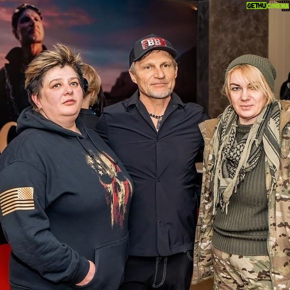 Oleh Skrypka - 433 Likes - Символічно 14 березня на День Добровольця був презентований кліп на пісню легендарного Олега Скрипки - «Номад».
Захід проводився з благодійною метою, підтримати батальон «Ягуар»🇺🇦
«ЯГУАР» - перший батальйон оперативного призначення 14 бригади Національної гвардії України «Червона Калина». Бригаду було створено на базі 8 полку нгу під час кампанії «Гвардія Наступу». Саме 8 полк носив ім’я «Ягуар», тому було вирішено обрати цю назву для основного і найпотужнішого батальйону бригади. Бойовий шлях батальйону почався ще до початку повномаштабного вторгнення на Донеччині. Далі було звільнення Київщини, Северодонецьк, Лисичанськ, звільнення населених пунктів в Луганській області, Район Спірного на Донеччині та врешті найнебезпечніша ділянка фронту поблизу населеного пункту Вербове, Запорізька область. В складі підрозділу воюють бійці з багаторічним досвідом ведення бойових дій, що ще з часів АТО та ООС боронять українську землю, мають численні нагороди та колосальні військові навички. Батальйон продовжує приймати участь у бойових діях та серед військових підрозділів має репутацію як дієва та потужна одиниця.
Партнери заходу:
1. Ресторан новітньої української кухні , культурний центр національного бренду « Галушка»
2. Yamamoto Dental Group– найбільший інтегратор цифрових рішень для стоматології в Україні
3. Дизель Енерджі - надійні рішення для постачання електроенергії.
Згодом звіт про надану допомогу.
Фото @yuriy.veres
#олегскрипка #презентаціякліпу #номад #olegskrypka #гулівер #кінотеатроскар @yamamotodentalgroup @galushka.kyiv