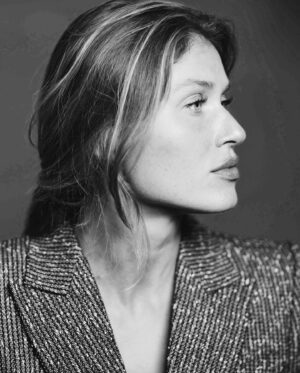 Olga Kent Instagram - “When shall the light find my eyes?

When you forgive those who have no light at all.”