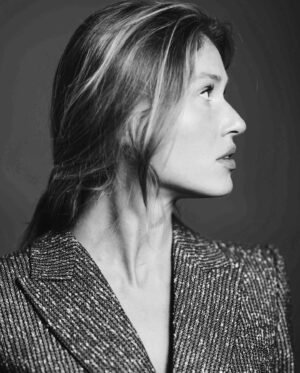 Olga Kent Instagram - “When shall the light find my eyes?

When you forgive those who have no light at all.”