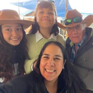 Olivia Collins Instagram - Familiando y qué agusticidad 🌳🤎🐎 Los amoooooo ✨✨✨✨

#oliviacollins #familia #vidacollins