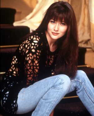 Olivia Munn Instagram - I am absolutely heartbroken over the passing of Shannen Doherty. When I was first diagnosed with breast cancer I remembered how she bravely let the world into her journey and I reached out to her. We became instant friends- which I honestly couldn’t comprehend at times because watching her on ‘Beverly Hills, 90210’ was everything to me when I was 10. (Shannen Doherty as Brenda Walsh is and was and will always be an icon.)

We bonded through a shared battle and a desire to help other women. Looking back on the last text she sent me just a couple months ago, she asked how I was doing and if she could do anything for me…. True to form, Shannen was offering her support even though she was in the final stage of fighting this horrific disease. 

Cancer is really fucking scary and Shannen faced it with such dignity, strength and grace. 

I’m sending all of my love to her mother who was her best friend, hero and champion every step of the way. 

Fly so high, my friend. 💔💔💔💔