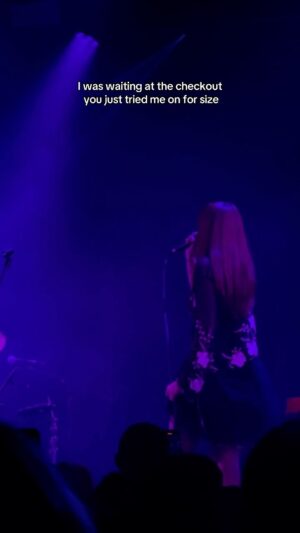 Olivia O'Brien Instagram - hearing people sing along to this song before it was even out was so special 😭😭 love u guys so much!!! 💜