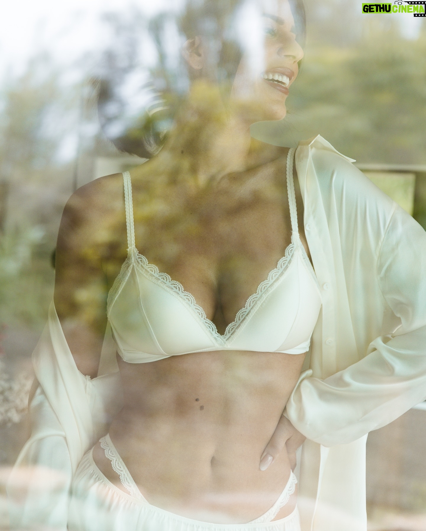 Olívia Ortiz - 6.7K Likes - I’m living in a divine silk dream @intimissimiofficial
#intimissimigirls #intimissimi #divinesilk #pub