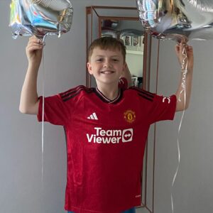Olly Murs Instagram - Forever in his United shirt and Forever a Red! Uncle loves ya Louie Happy 13th Birthday! Time flies! Thanks @manchesterunited New shirt is class 😮‍💨👌🏻🔥