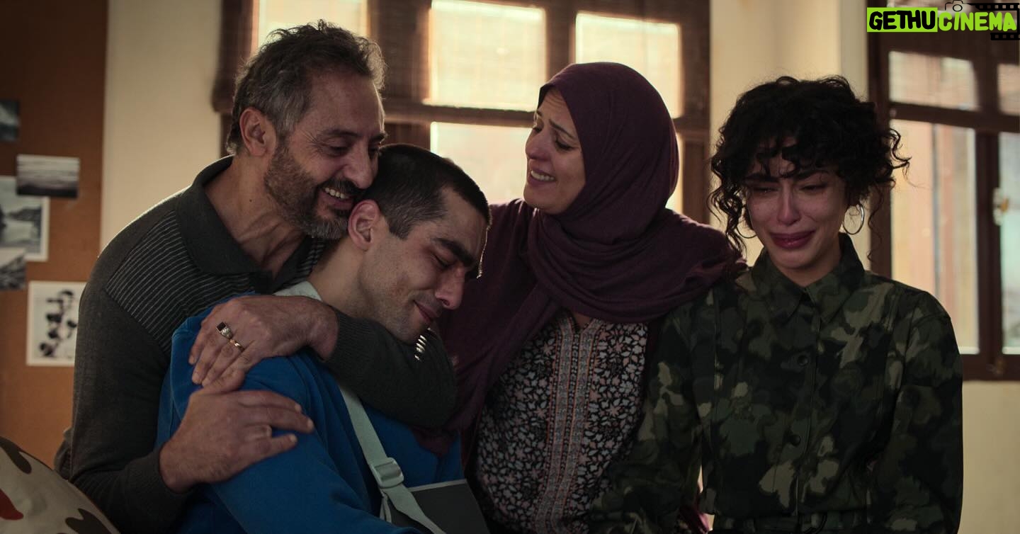 Omar Ayuso - 125.8K Likes - Estos días pienso mucho en el principio de todo. En los primeros ensayos, en los primeros miedos, en todas las primeras veces de todos. Éramos unos niños. Gracias por ser el comienzo de tantas cosas.
Élite 8, la temporada final, está disponible en @netflix