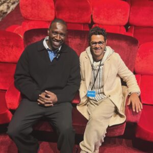 Omar Sy Instagram - Toujours envahi par l’émotion qui m’a surpris hier. 

J’avoue avoir sous estimé ce que ce moment pouvait provoquer. 
Les mots m’ont manqué …
J’ai sous estimé la somme de tout ce que cela pouvait toucher. 
Alors, j’aimerais compléter mon discours…

Revenir à Trappes, avec un tel accueil, fut le premier des cadeaux. 
Merci à @trappesofficiel , Mr le Maire et à la municipalité toute entière. 

Aux Trappistes, 
j’aimerais vous renouveler ma gratitude pour la fraternité et la chaleur partagées ensemble.
A tous les jeunes avec lesquels j’ai échangés hier, merci pour ces moments, gardez votre curiosité et votre persévérance, elles vous conduiront au delà de tout. 

À tous les visages croisés ou aperçus, 
merci pour votre présence, votre chaleur
et surtout pour cette vague douce de nostalgie 
soulevée.

À ma famille,
la fierté dans vos yeux me comble tellement. 

Mon frère Jamel, @jameldebbouze 
tu es à l origine de ce voyage qui est mon parcours . 
Ta fierté et ton émotion sont un carburant puissant. Merci pour tout ça. 

Merci à tous pour cet hommage fort en symbole , je suis si honoré et reconnaissant. 

Pour finir, 
Je reprends cette citation de Mr le Maire dans son touchant discours hier : 
«  IMPOSSIBLE EST PROVISOORE, 
IMPOSSIBLE N’EST RIEN »