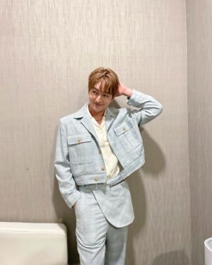 Onew Instagram - 여러분 덕에 솔로 팬미팅 아시아 투어 게스가 끝났어요 많은 곳에서 만나고 싶다는 생각에 시작한 공연이었는데 여러곳을 다니면서 많은 생각을 하게 되었답니다 잊을 수 없는 하루 하루를 선물 해 주신 모든 분들께 감사합니다! 구월에 있을 앨범으로 또 즐거운 시간 보내요!