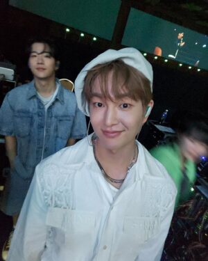 Onew Instagram - 여러분 덕에 솔로 팬미팅 아시아 투어 게스가 끝났어요 많은 곳에서 만나고 싶다는 생각에 시작한 공연이었는데 여러곳을 다니면서 많은 생각을 하게 되었답니다 잊을 수 없는 하루 하루를 선물 해 주신 모든 분들께 감사합니다! 구월에 있을 앨범으로 또 즐거운 시간 보내요!