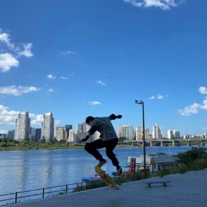 Ong Seong-wu Instagram - 서울대작전 크랭크업!
무더위에 시작해서 추운 겨울까지 모두 고생 많으셨습니다!!!
더 많은 사진을 올리고 싶지만 영화가 공개되는 그날까지...✨

#서울대작전
#netflix