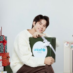 Ong Seong-wu Instagram - 저 옹성우와 유니세프가 함께하는 크리스마스 연말 캠페인❤️
저와 함께 어린이의 산타가 되어주실래요? 

💙 캠페인 바로가기 : url.kr/s6pl2z

#유니세프 #UNICEF 
#옹성우 #생명을구하는선물