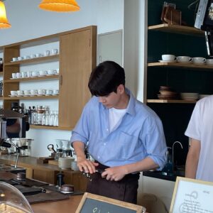 Ong Seong-wu Instagram - 카카오tv 드라마 '커피 한잔 할까요?' 가 끝이 났습니다

촬영을 하고 방영을 하면서도 저에게 큰 울림을 준 작품이었습니다 
이 작품을 통해 많은 가르침을 주셨던 선배님들 그리고 고생하신 스태프분들 진심으로 감사드립니다🙏🏻

마지막으로 '커피 한잔 할까요?'를 사랑해 주신 시청자분들과 위로에게 감사드립니다
여러분들 모두가 저에게는 박석 사장님 같은 분들입니다!!
앞으로 더 좋은 모습으로 찾아뵙겠습니다