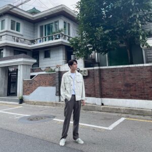 Ong Seong-wu Instagram - 카카오tv 드라마 '커피 한잔 할까요?' 가 끝이 났습니다

촬영을 하고 방영을 하면서도 저에게 큰 울림을 준 작품이었습니다 
이 작품을 통해 많은 가르침을 주셨던 선배님들 그리고 고생하신 스태프분들 진심으로 감사드립니다🙏🏻

마지막으로 '커피 한잔 할까요?'를 사랑해 주신 시청자분들과 위로에게 감사드립니다
여러분들 모두가 저에게는 박석 사장님 같은 분들입니다!!
앞으로 더 좋은 모습으로 찾아뵙겠습니다