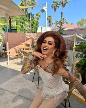 Ongina Instagram - Let me work it out (oh)
Let me work it out, oh yeah
Let lil’ mama work you out (huh, ah)
You wanna work it out? (Wanna work it out? Oh yeah, ow)

Inspired by @mileycyrus 
Hair by @justjolopez