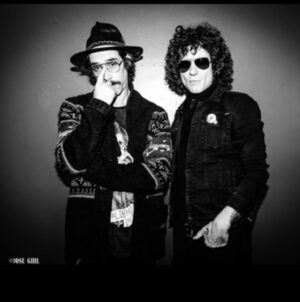 Óscar Jaenada Instagram - Hoy llevo a mi cachorro a una clase magistral #bunbury #Zaragoza #live #picBy @josegirl_official in Los Angeles #LLIBERTAT