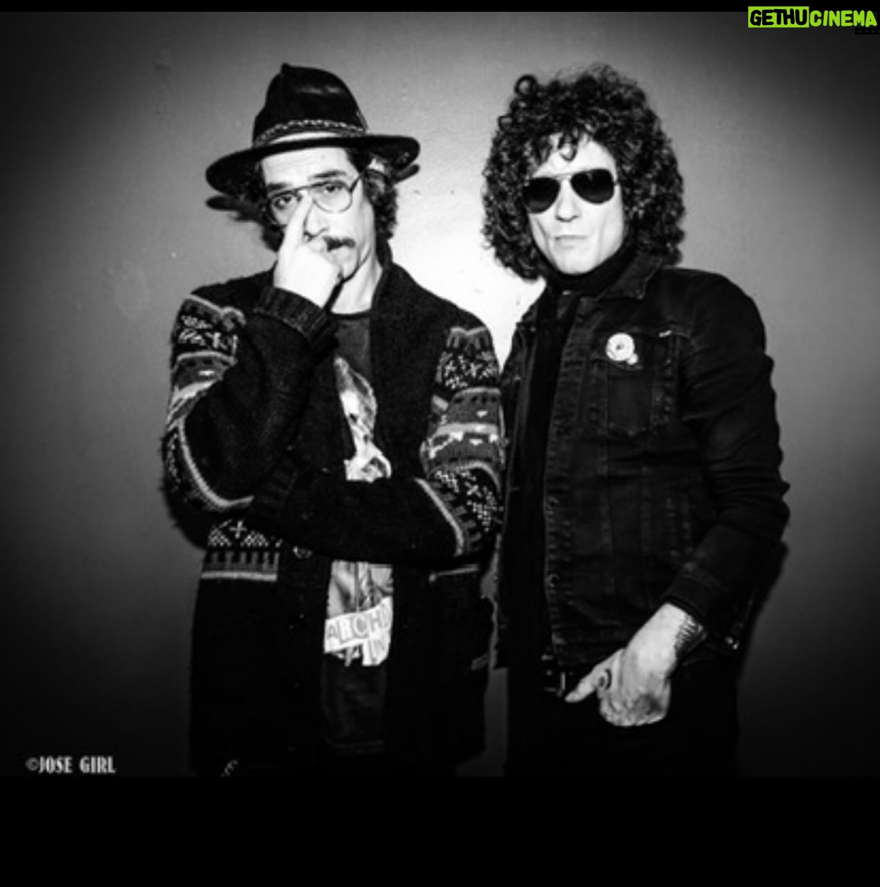 Óscar Jaenada - 3.6K Likes - Hoy llevo a mi cachorro a una clase magistral #bunbury #Zaragoza #live #picBy @josegirl_official in Los Angeles #LLIBERTAT