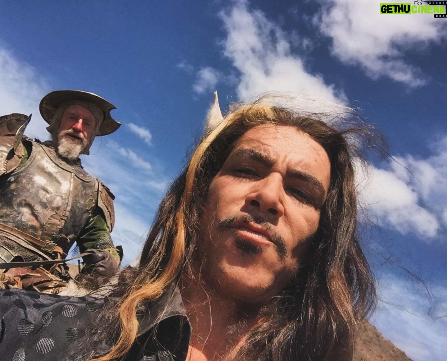 Óscar Jaenada - 3K Likes - With my Quijote #SirJonathanPryce #FelizDiaDelPadre,Malparits #TheManWhoKilledDonQuixote by @terryvgilliam #NotenLaOrejaDeRocinante