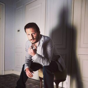 Osman Sonant Instagram - Biz bu dunya'da iki kisiyiz, bazen biz biziz bazen biz biz degiliz..