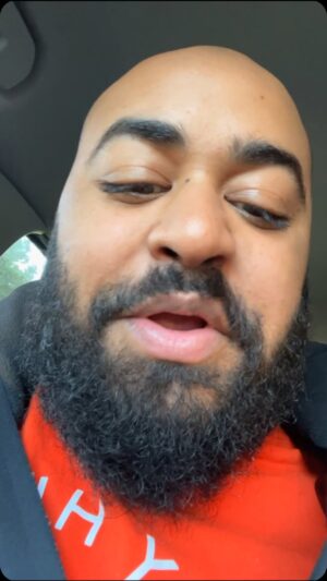 Othman El Hamdaoui Instagram - Se garer devant une école comment c’est galère 🤣🤣🤣