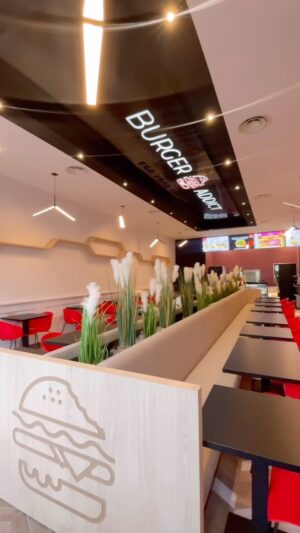 Othman El Hamdaoui Instagram - Les amis si vous passez sur Lyon arrêtez vous chez @burger_addict_69 !