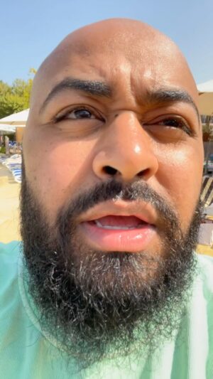 Othman El Hamdaoui Instagram - Problème de soleil 🤣