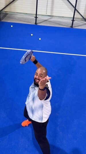 Othman El Hamdaoui Instagram - Quand ton coach est fort mais qu’il n’y a rien à faire.. @padel_95 @adrien_viard66