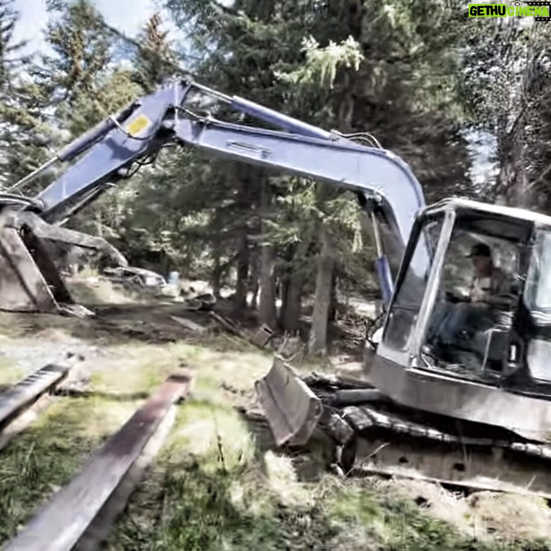 Otto Kilcher - 2.4K Likes - Mobile home! Did ya see the videos on YouTube?
#kilcher #kilcherhomestead #ottokilcher #kilchercountry #cabinmove #alaskathings