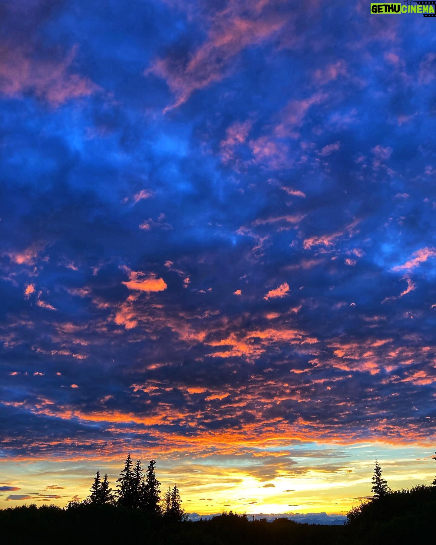 Otto Kilcher - 3K Likes - Mother Nature wields her wild paintbrush with a flourish, splashing the world with colors that dance across the canvas of Earth. 🌅