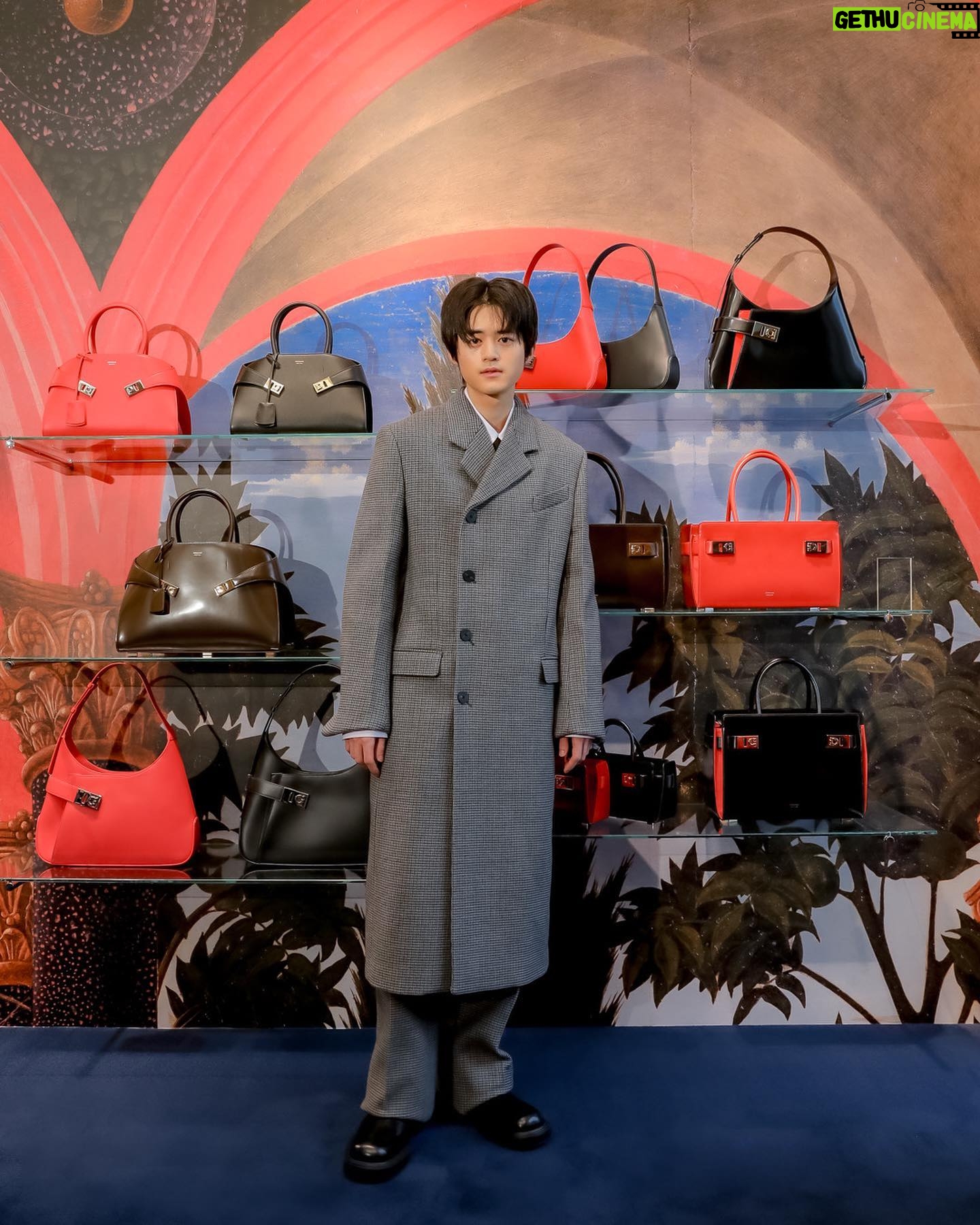Ouji Suzuka - 33.8K Likes - フェラガモ FW23コレクションポップアップストア銀座三越に行ってきました。
新作のHUGバッグはエレガントで、カラバリも充実していて、さまざまなシーンで活躍しそう!
9月26日まで、伊勢丹新宿でも同時開催しているのでぜひ行ってみてください〜
@ferragamo #FERRAGAMO #FERRAGAMOHUGBAG #フェラガモ#PR